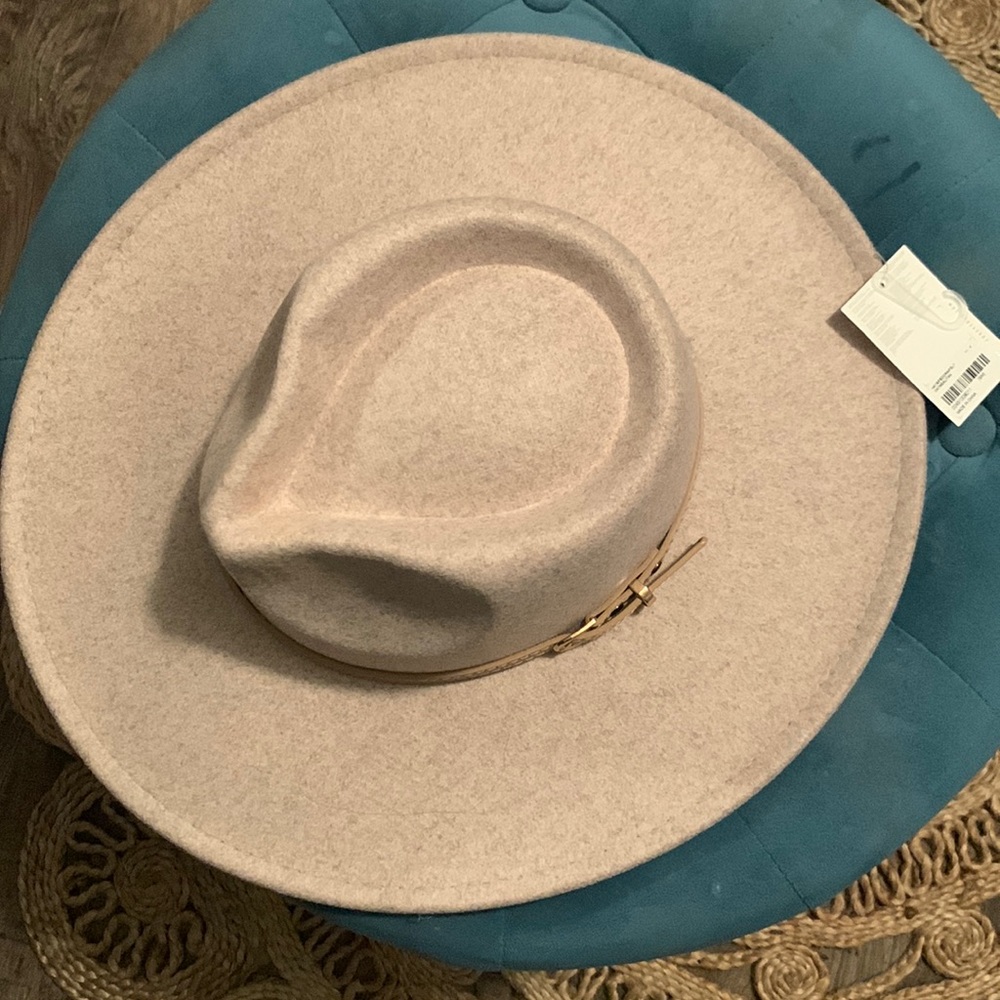 Hat womens new with tags